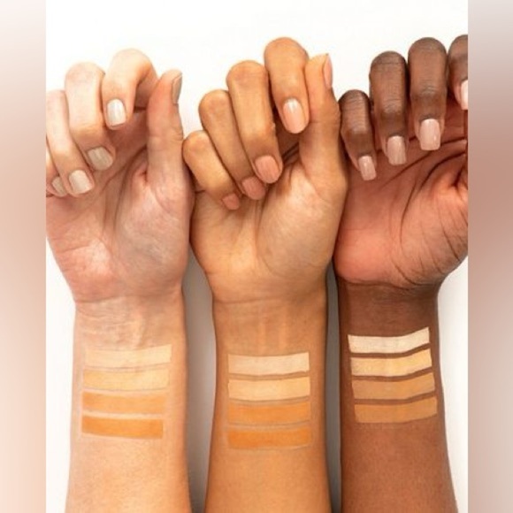 New Winky Lux Diamond Powder Foundation Color Deep and Medium Deep - Picture 4 of 6